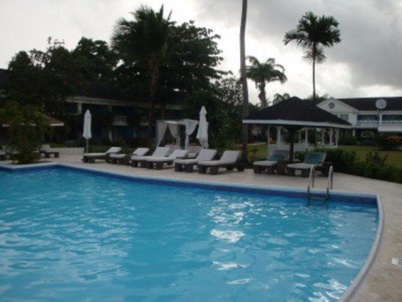 Starfish Discovery Bay Holetown Bagian luar foto