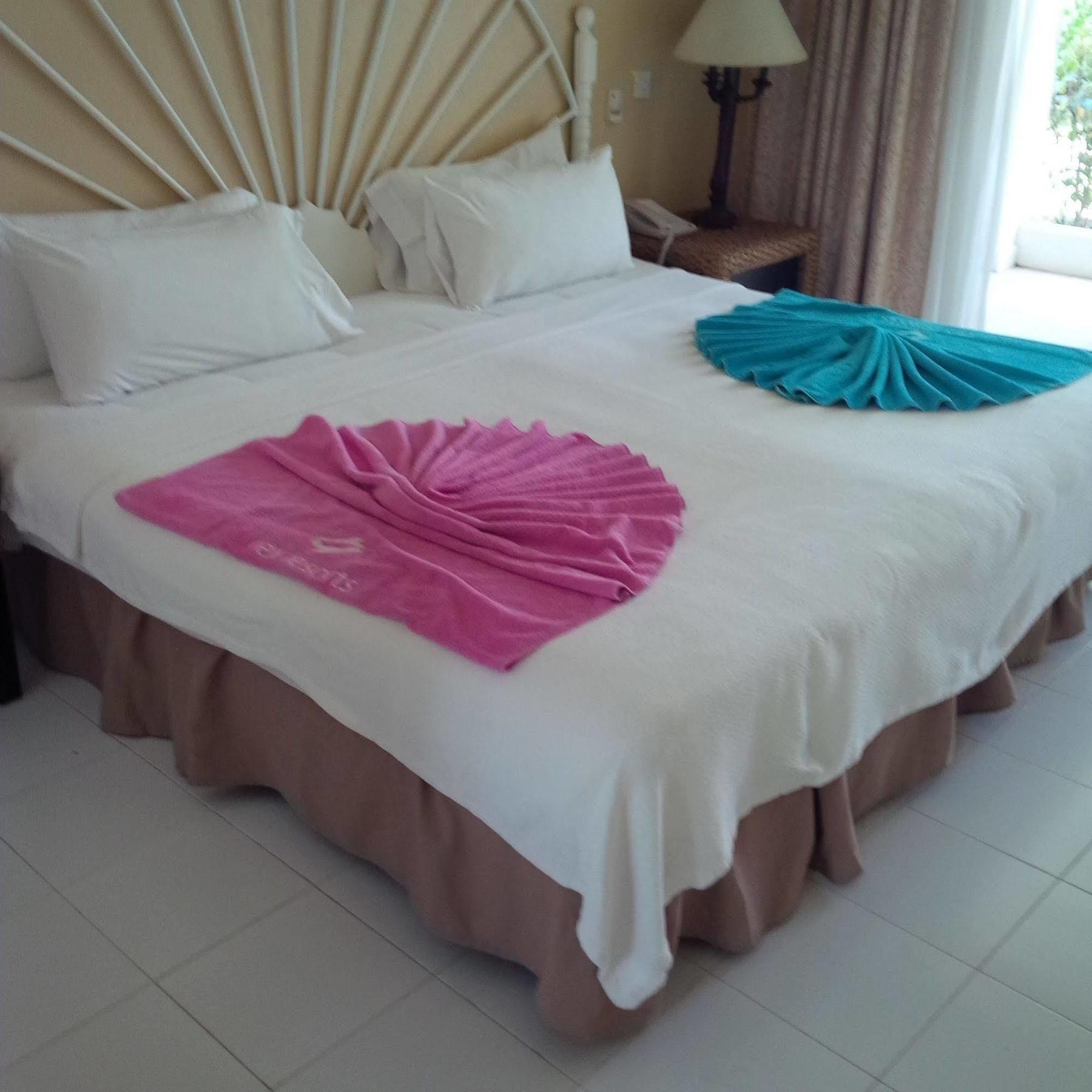 Starfish Discovery Bay Holetown Bagian luar foto