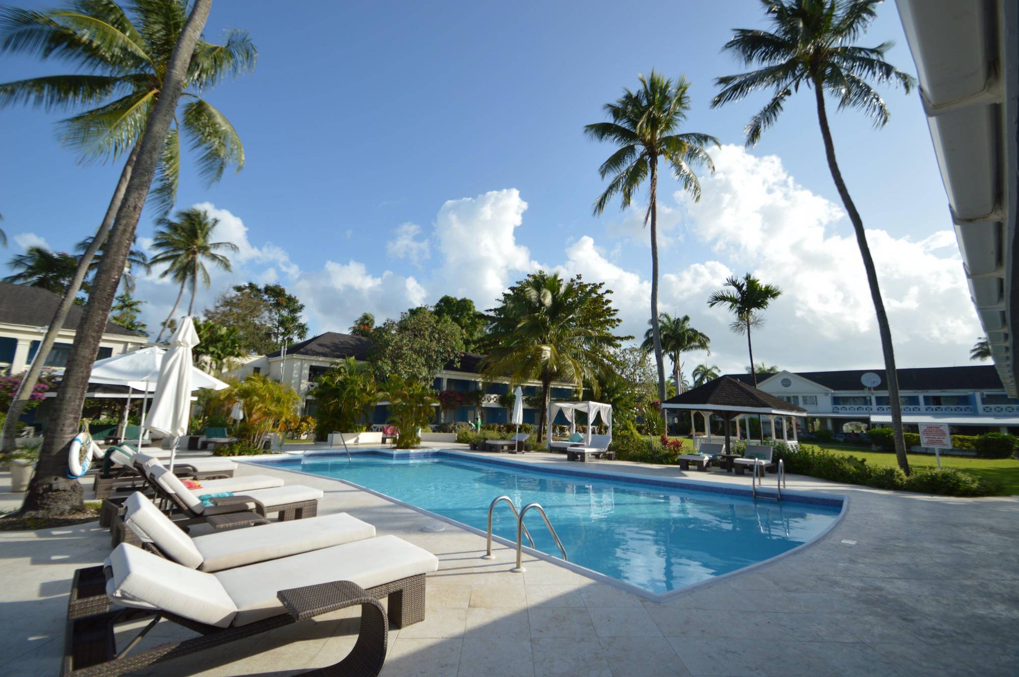Starfish Discovery Bay Holetown Bagian luar foto