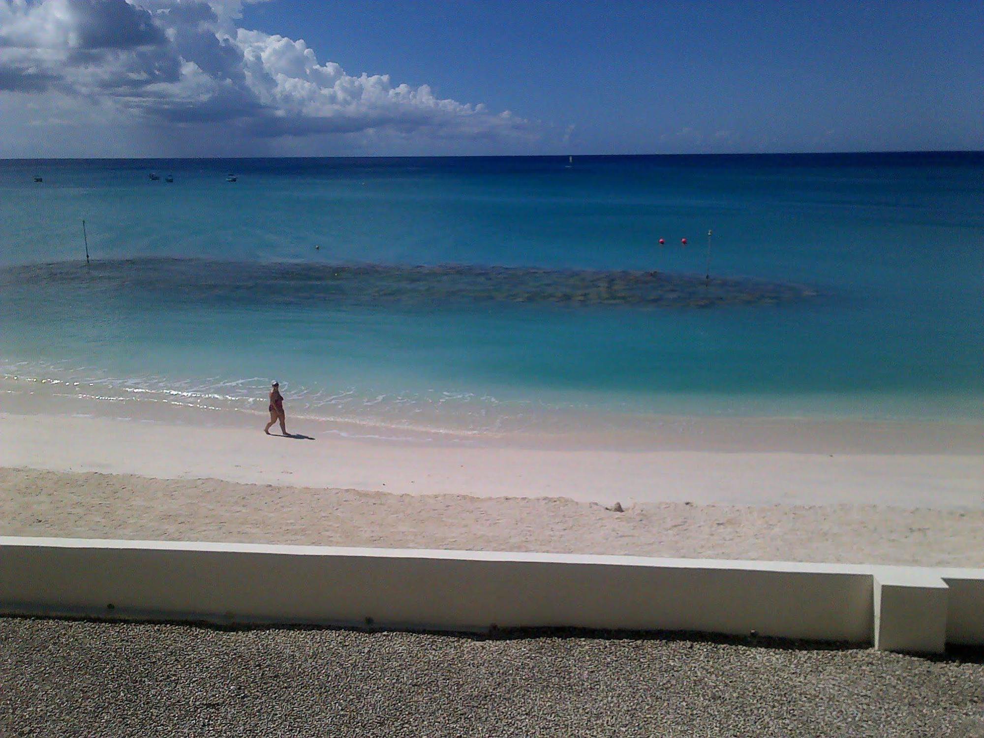 Starfish Discovery Bay Holetown Bagian luar foto