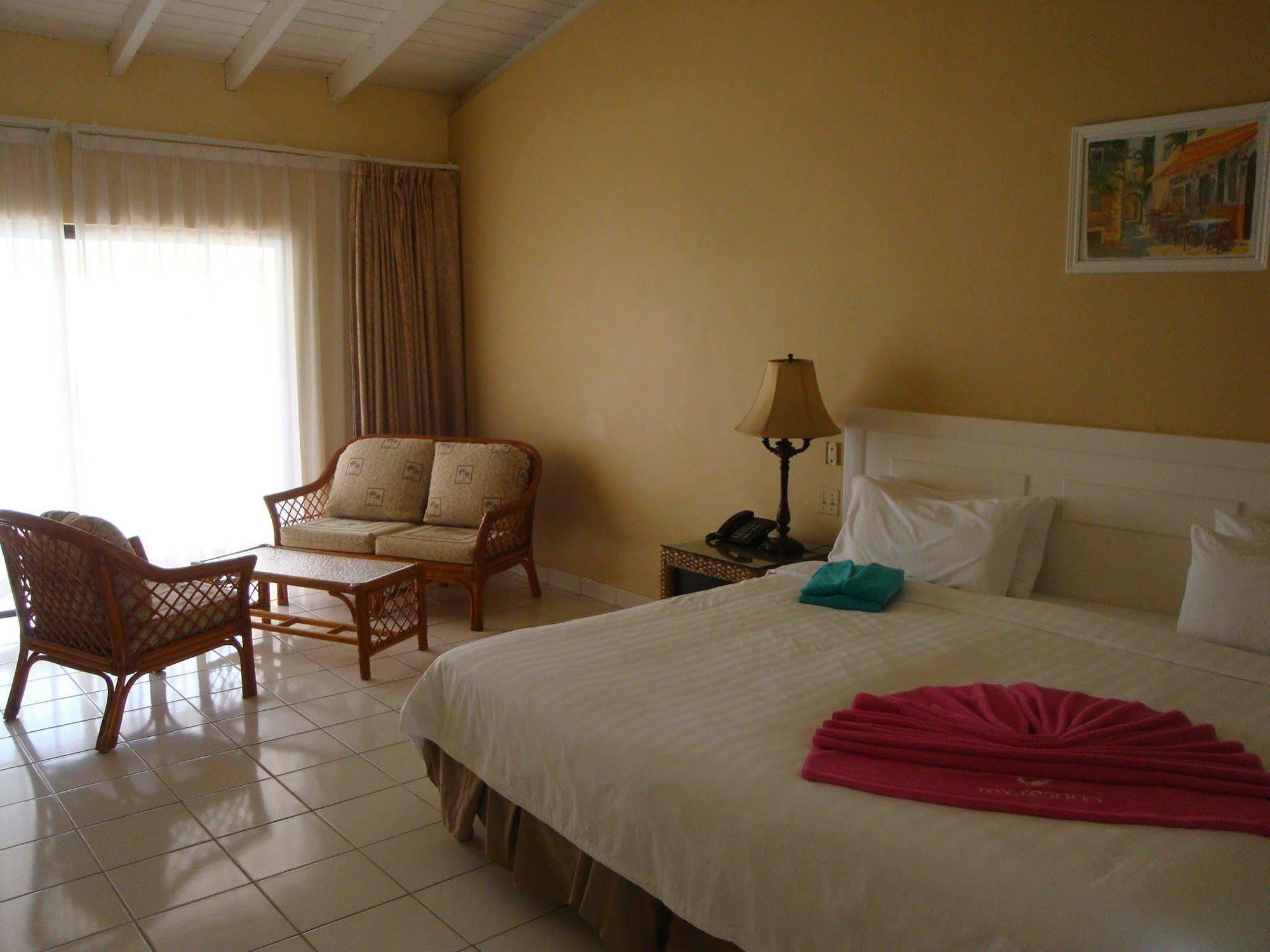 Starfish Discovery Bay Holetown Bagian luar foto