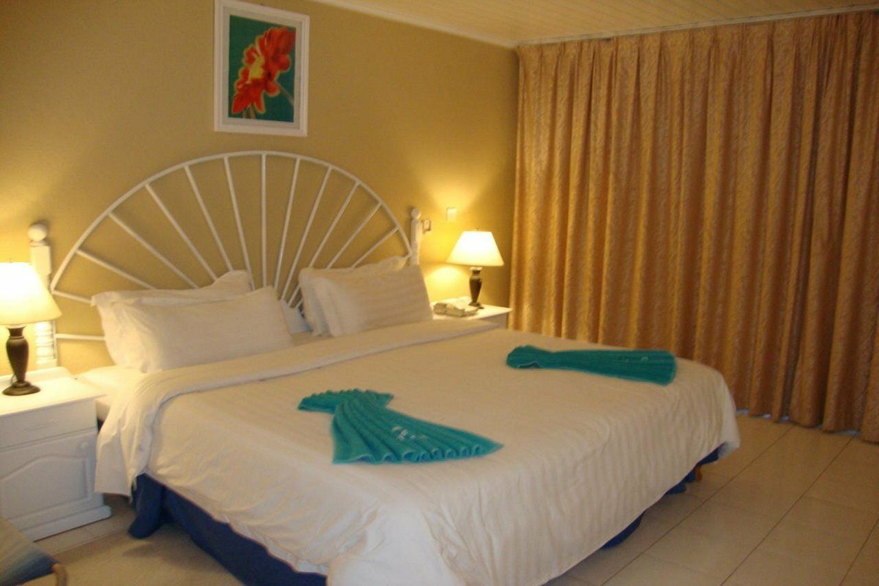 Starfish Discovery Bay Holetown Bagian luar foto